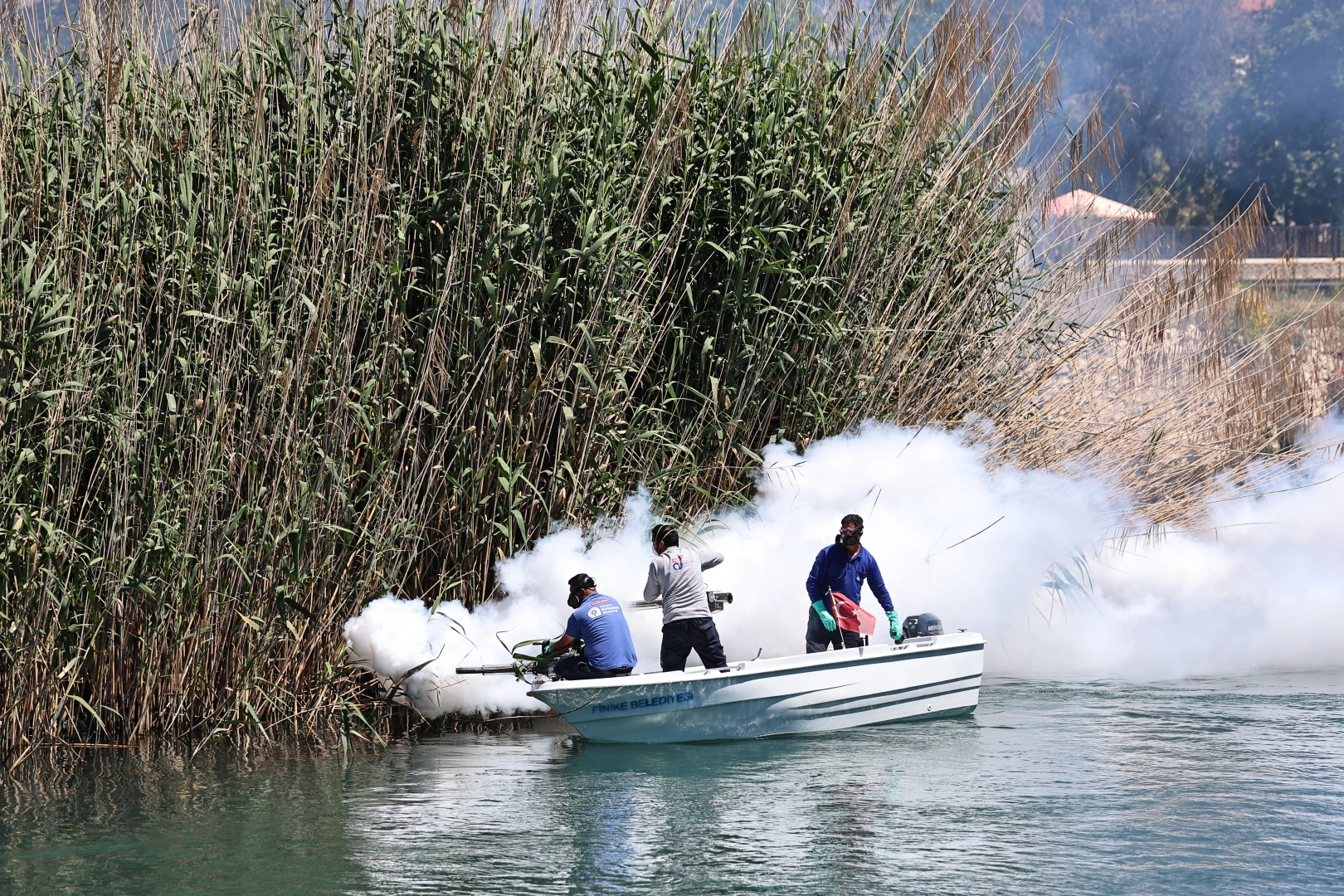 Antalya&rsquo;da denizden karaya ila&ccedil;lama yapılıyor