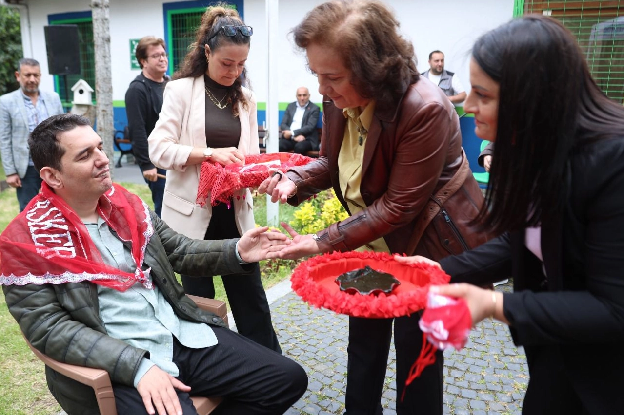 Bakırk&ouml;y&rsquo;&uuml;n kınalı kuzuları askere uğurlandı