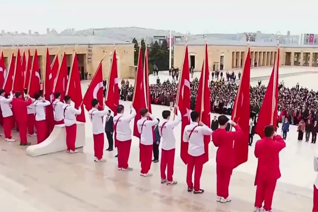 Anıtkabir&rsquo;de 19 Mayıs t&ouml;reni... Gen&ccedil;ler Anıtkabir'de
