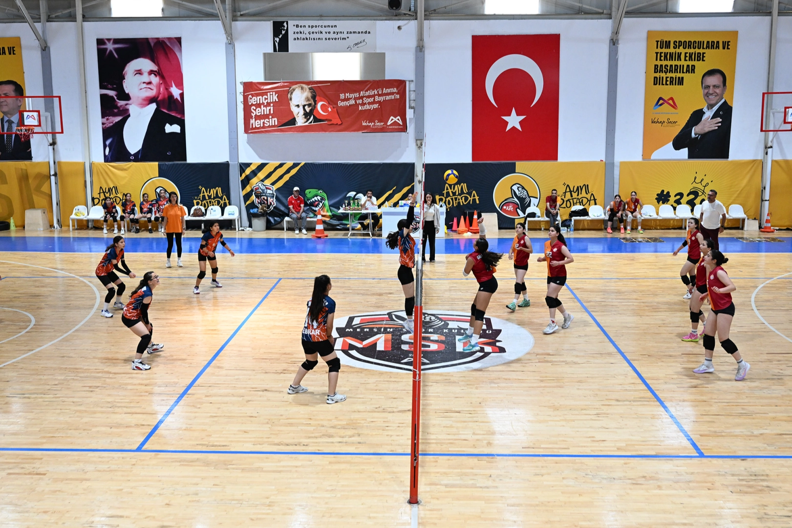 Gen&ccedil;lerin bayramı Mersin'de turnuvalarıyla ta&ccedil;landı