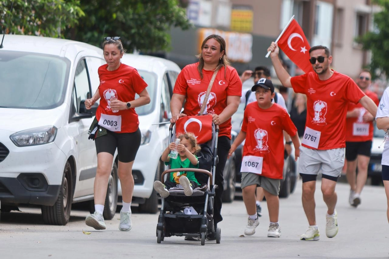 Karabağlar Ata&rsquo;sı i&ccedil;in koştu