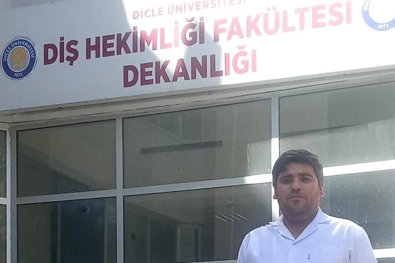 &Uuml;niversite harcı i&ccedil;in inşaatlarda &ccedil;alışan Suriyeli geleceğin diş hekimi destek bekliyor