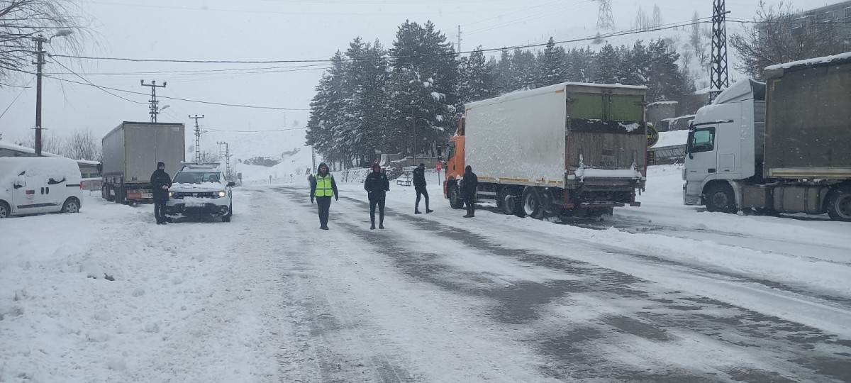 229 köy yolu ulaşıma kapandı