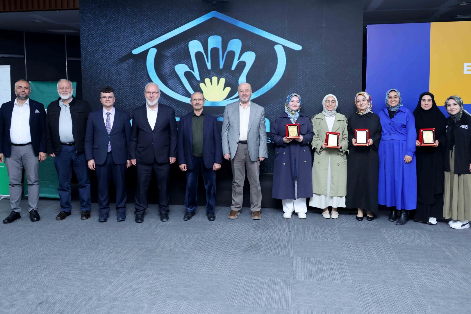 Umre &ouml;d&uuml;ll&uuml; &ldquo;Evlilik ve aile gelişim akademisi&rdquo; tamamlandı