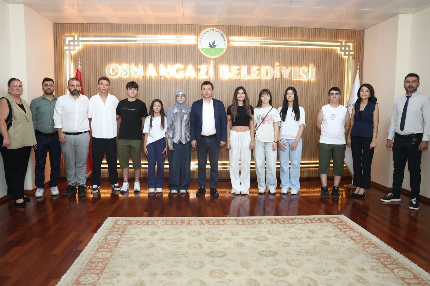 Osmangazi&rsquo;de &uuml;cretsiz LGS kurslarının başarılı &ouml;ğrencileri Başkan Aydın&rsquo;la buluştu