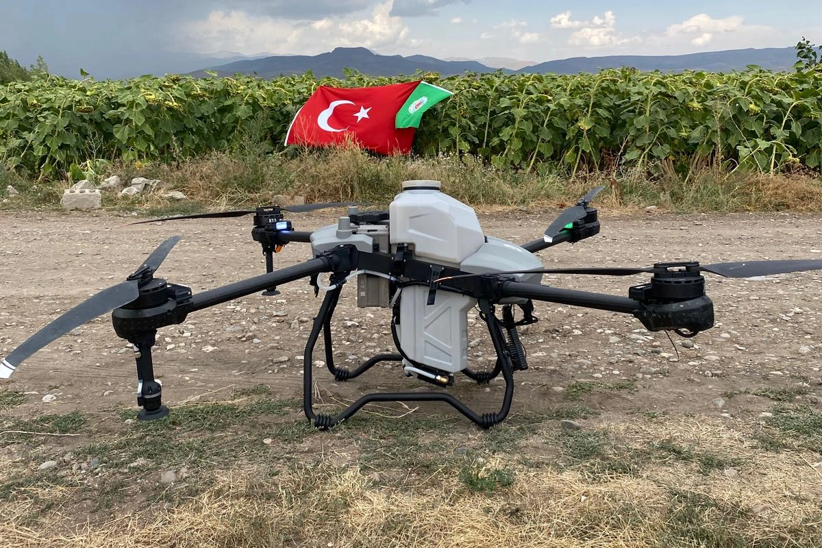 Ağrı&rsquo;da tarımsal ila&ccedil;lamada teknoloji d&ouml;nemi... Zirai drone sahaya indi