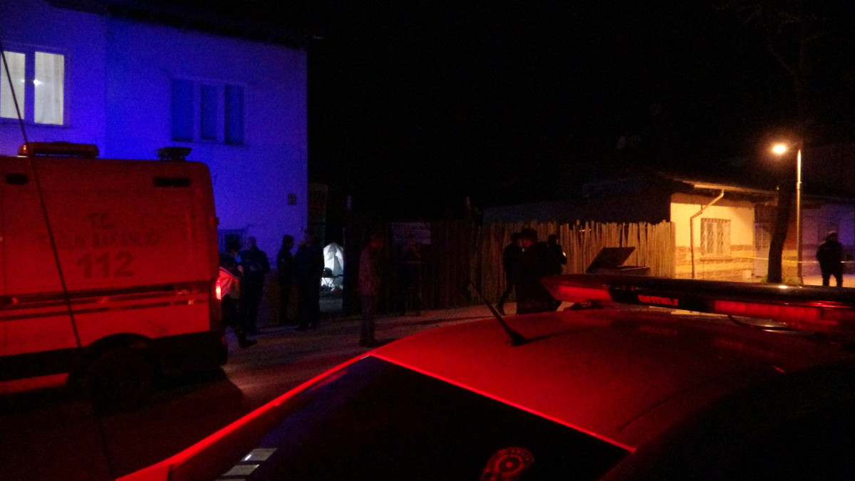 Babasının gözleri önünde tüfekle kendisini vurdu