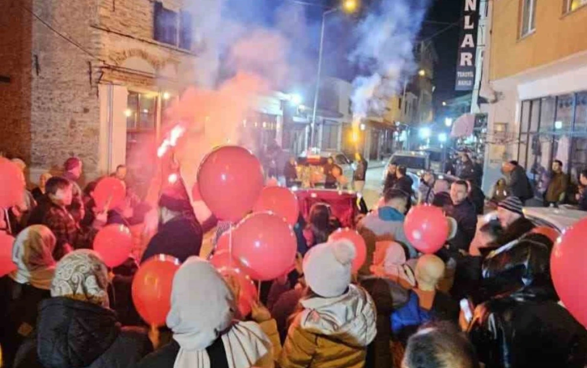 Buldan&rsquo;da Ramazan Coşkusu: Fener Alayı Sokakları Aydınlattı
