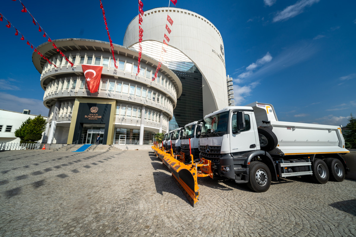Büyükşehir Belediyesi Araç Filosunu Güçlendirdi 