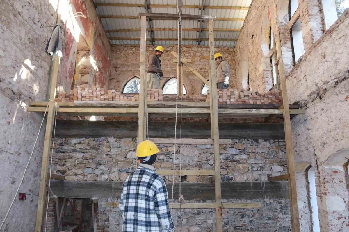 &Ccedil;al&rsquo;daki Restorasyon İnşaatında Kavga: 4 İş&ccedil;i Yaralandı