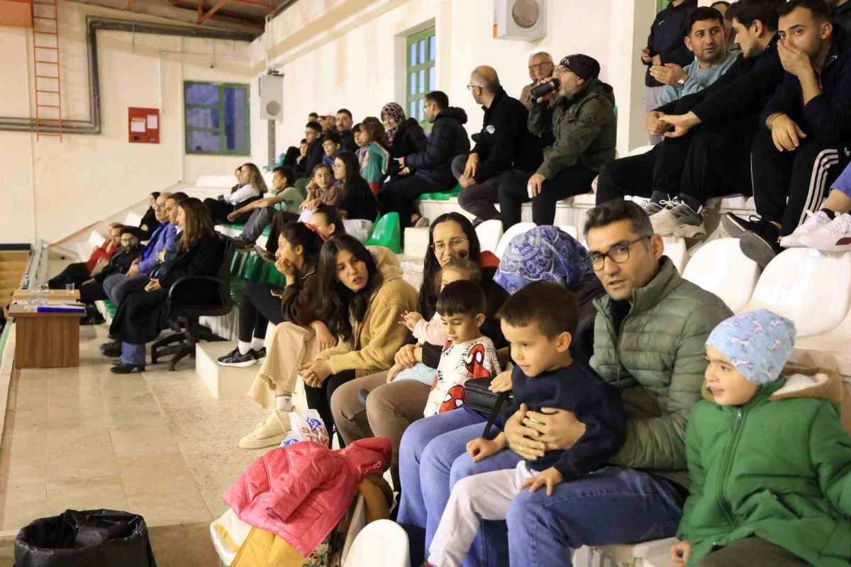 &Ccedil;ameli&rsquo;de Voleybol Turnuvasında Dostluk Kazanıyor