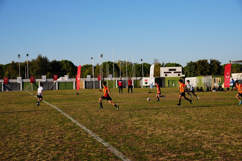 Cumhuriyet coşkusu yeşil sahada