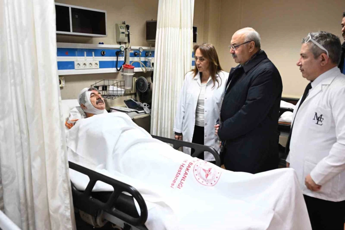 Denizli Valisi K&ouml;şger&rsquo;den Servis Kazasında Yaralananlara Hastane Ziyareti