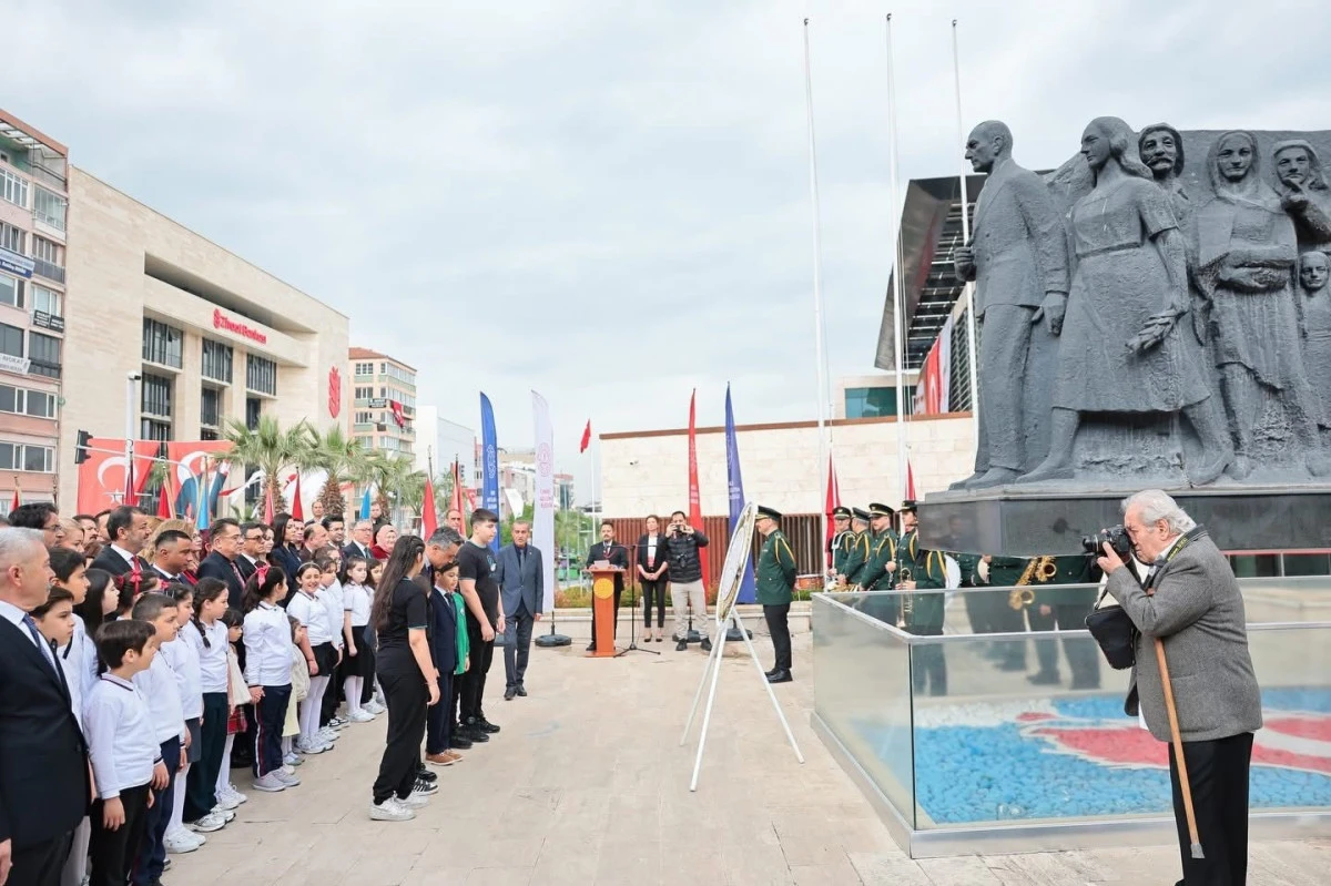 Denizli&rsquo;de 23 Nisan Coşkusu: Kutlamalar Salonda Devam Etti