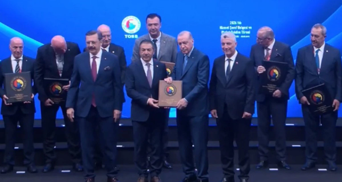 DTO Başkanı Uğur Erdoğan&rsquo;a Cumhurbaşkanı Erdoğan&rsquo;ın Elinden Şeref Plaketi