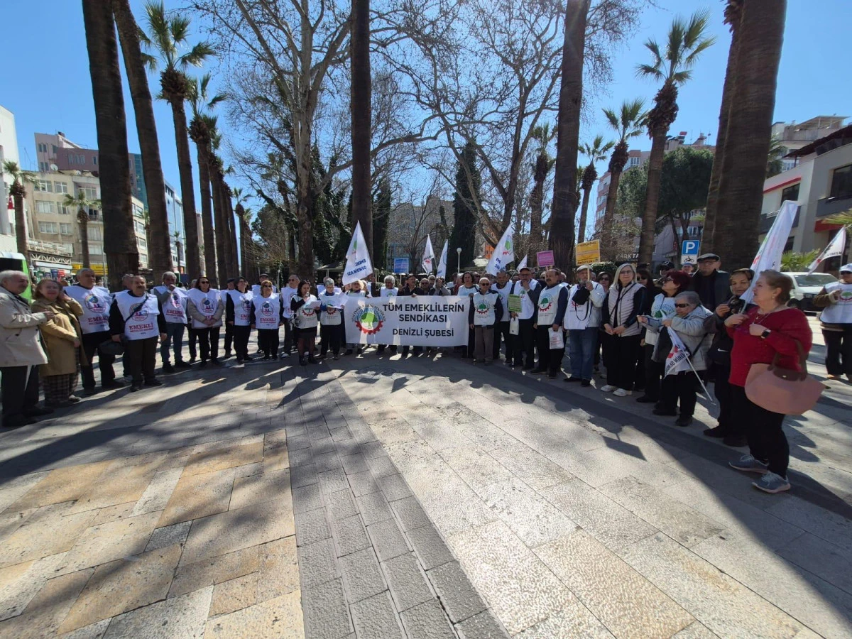 Emekliler İsyanda: &ldquo;Gelirimiz Yılın Başında Eriyor&rdquo;