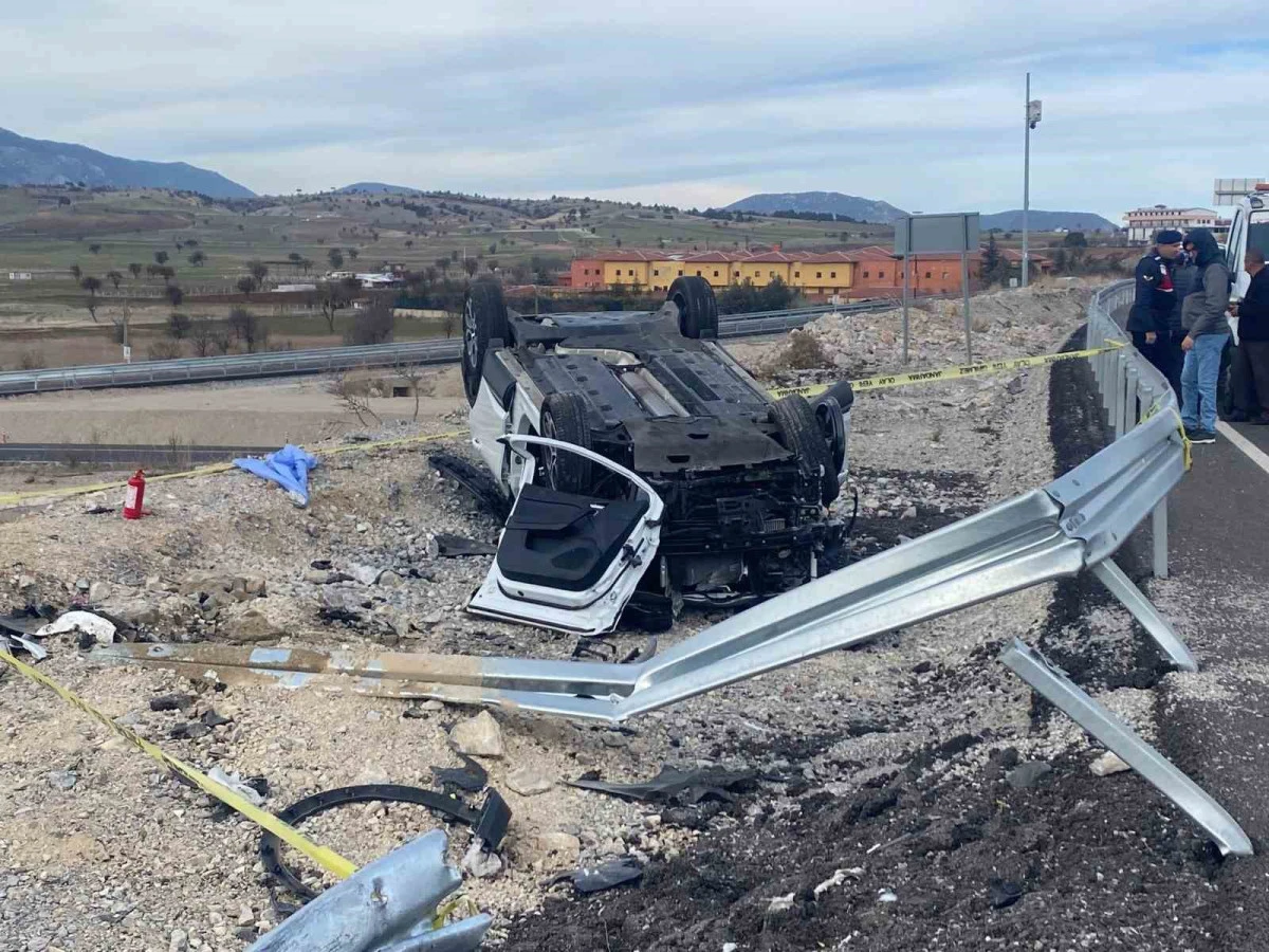 Karşı şerdi ge&ccedil;erek takla atan otomobilde 1 kişi hayatını kaybetti