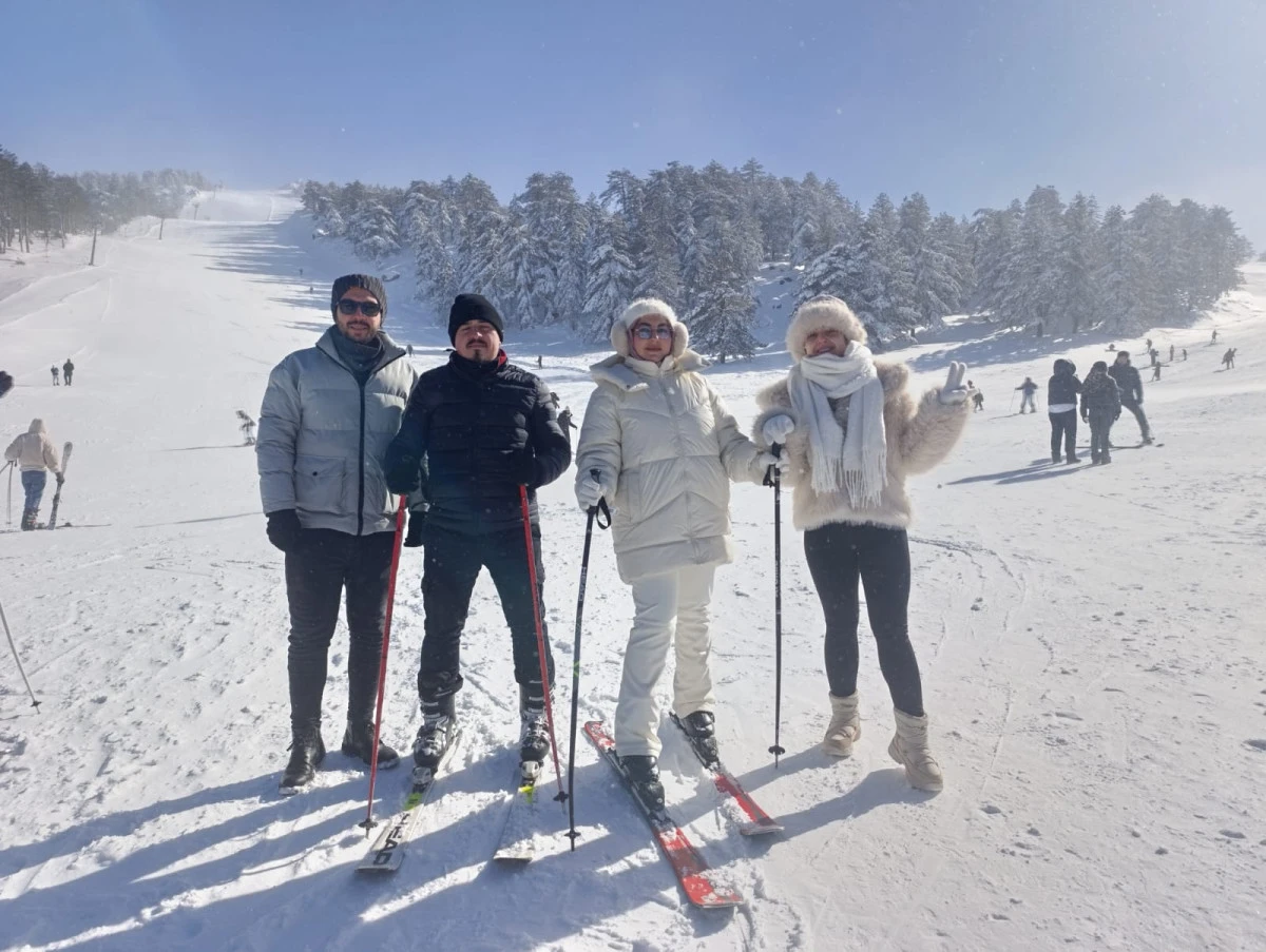 KIZAK VE KAYAK FESTİVALİ İ&Ccedil;İN BİNLERCE KİŞİ MURAT DAĞI&rsquo;NA AKIN ETTİ