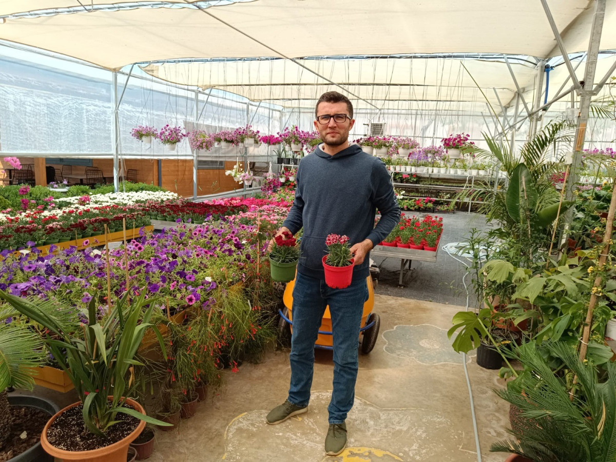 Otizimli çocuklar 200 farklı türde çiçek yetiştiriyor