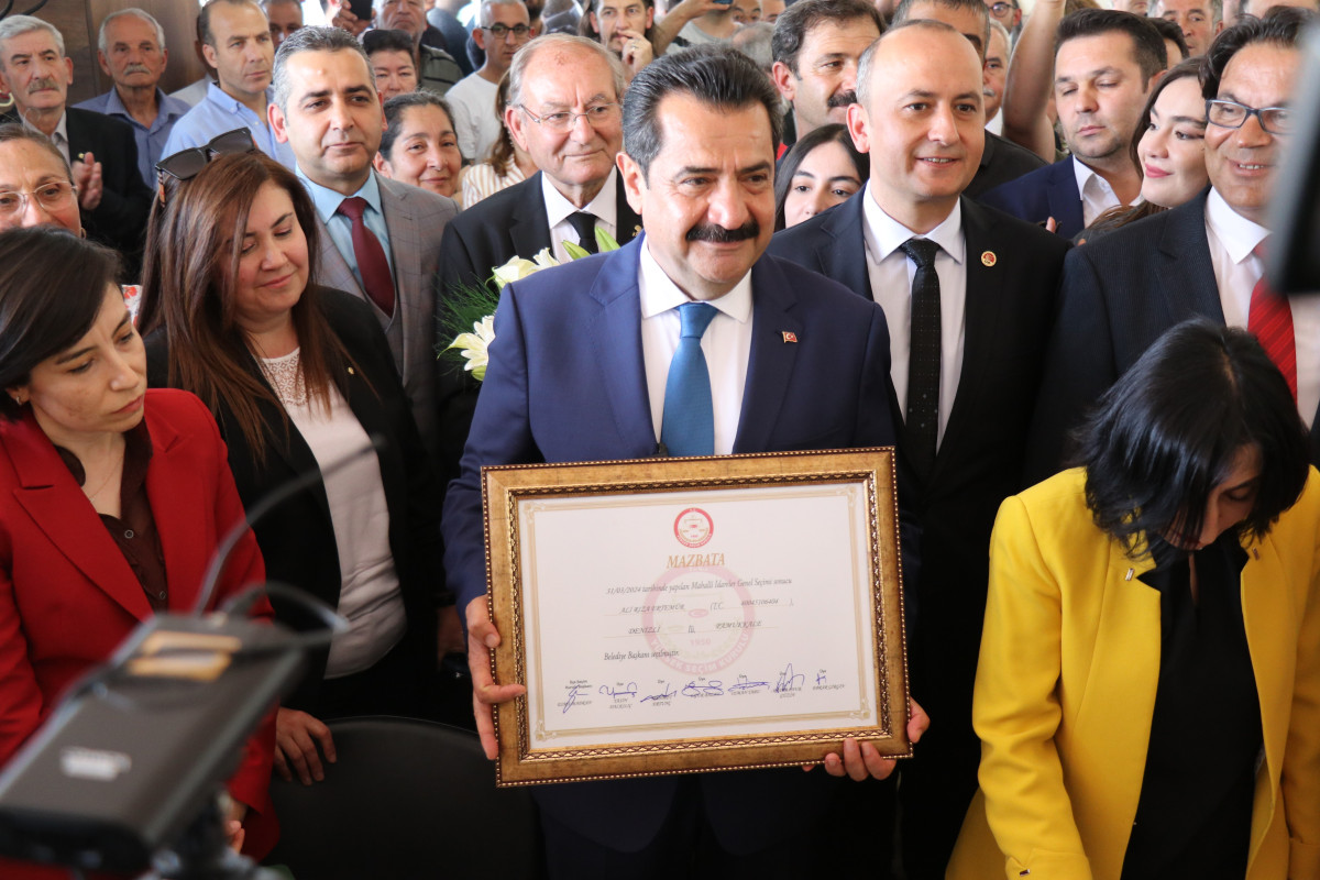 Pamukkale Belediye Başkanı Ertemur mazbatasını aldı