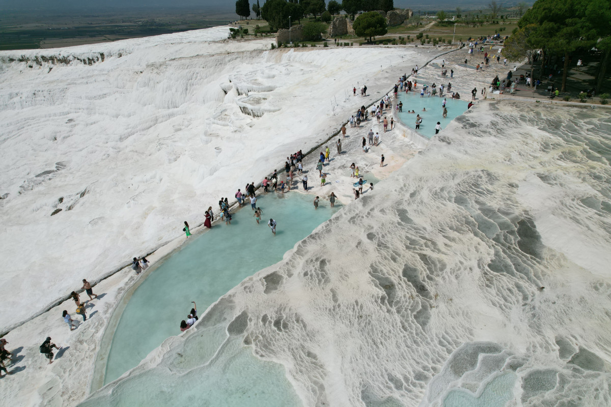 Ramazan Bayramı’nda yerli turistler Pamukkale’ye akın etti