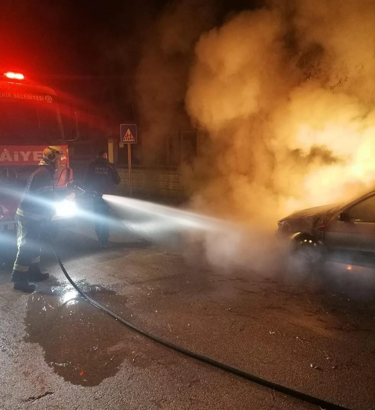 Sarayk&ouml;y&rsquo;de Park Halindeki Ara&ccedil; Yandı