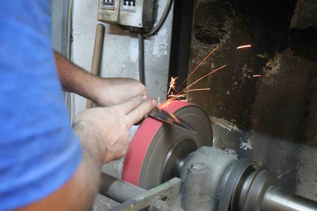 Serinhisar MYO'dan Tarihi Mezuniyet: Türkiye'nin İlk Bıçakçılık Bölümü Mezun Verdi!