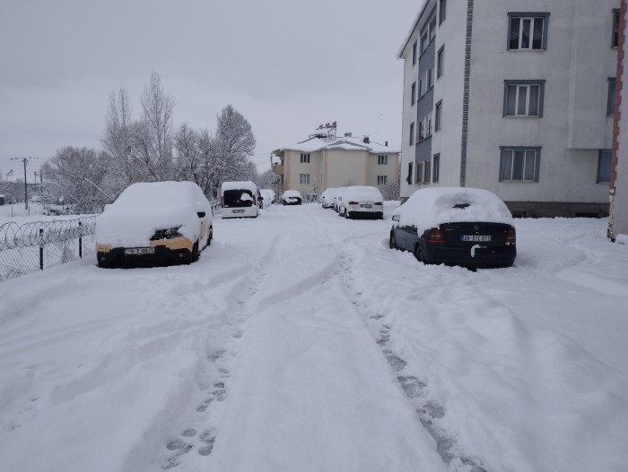 Varto’da kar yağışı hayatı olumsuz etkiledi