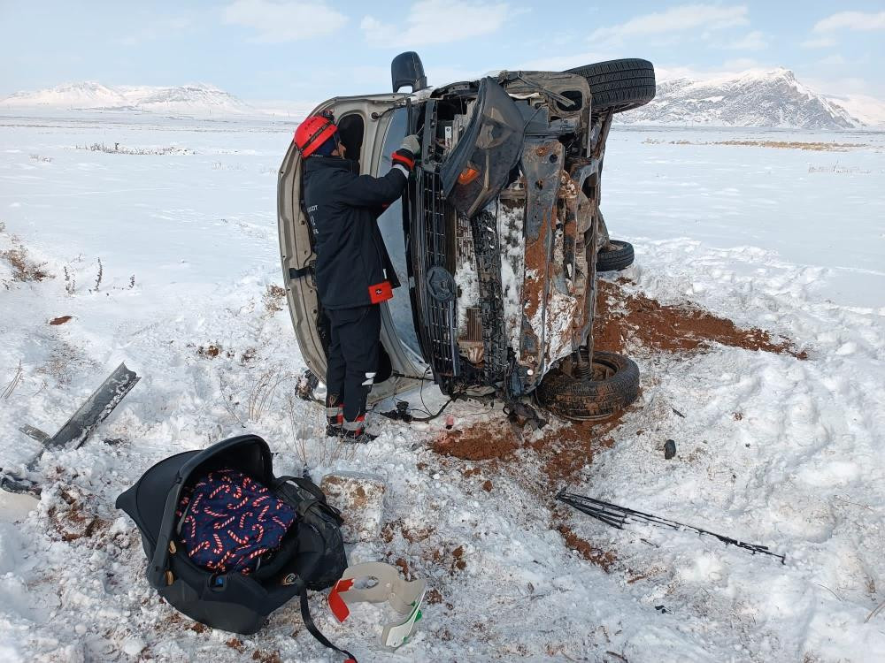 Yoldaki Buzlanma Kazaya Neden Oldu  